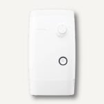 코웨이 BB-14A 연수기 본체 정면 - 욕실 인테리어를 돋보이게 하는 화이트 미니멀 디자인과 직관적인 다이얼 조작부 상세