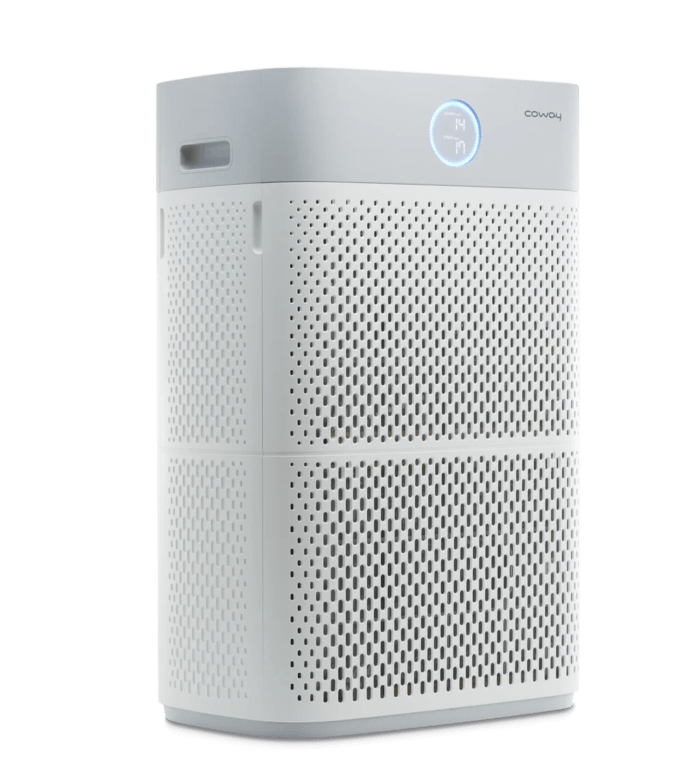 코웨이 툴트라 에어 (AP-3018B) 공기청정기 측면 이미지 - 강력한 공기 흡입을 위한 듀얼 필터 시스템과 세련된 화이트 큐브 디자인