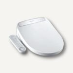 코웨이 BAS22-A 셀프 클리닝 비데 본체와 편리한 조작을 돕는 전용 무선 리모컨 구성 이미지