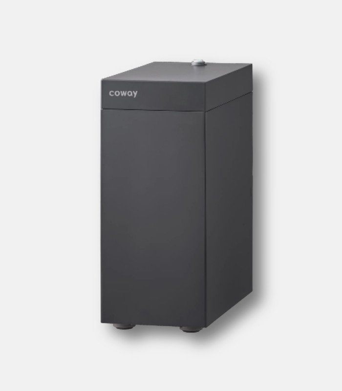 코웨이 P-2211N 스위치 언더싱크 정수기 차콜 블랙 모델의 슬림한 측면 디자인과 콤팩트한 본체 크기