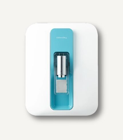 코웨이 P-300L 미니 정수기의 미니멀한 상단 다이얼 디자인과 세련된 블루 포인트 컬러