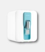 코웨이 P-300L 미니 정수기의 컴팩트한 화이트 디자인과 블루 포인트 다이얼 조작